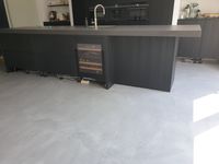 Mooi Micro beton in de nieuwe keuken.